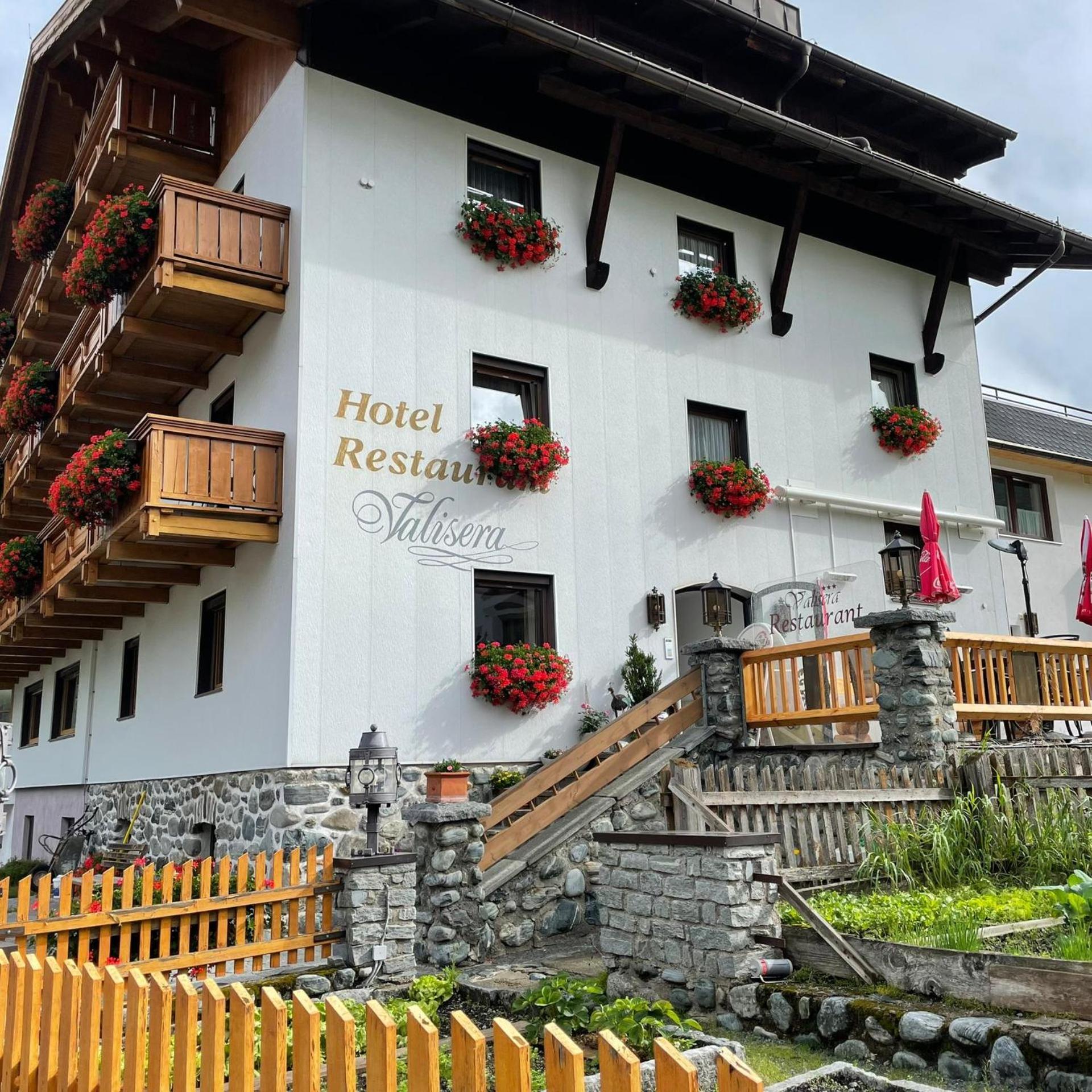 Hotel Valisera Galtuer Ngoại thất bức ảnh